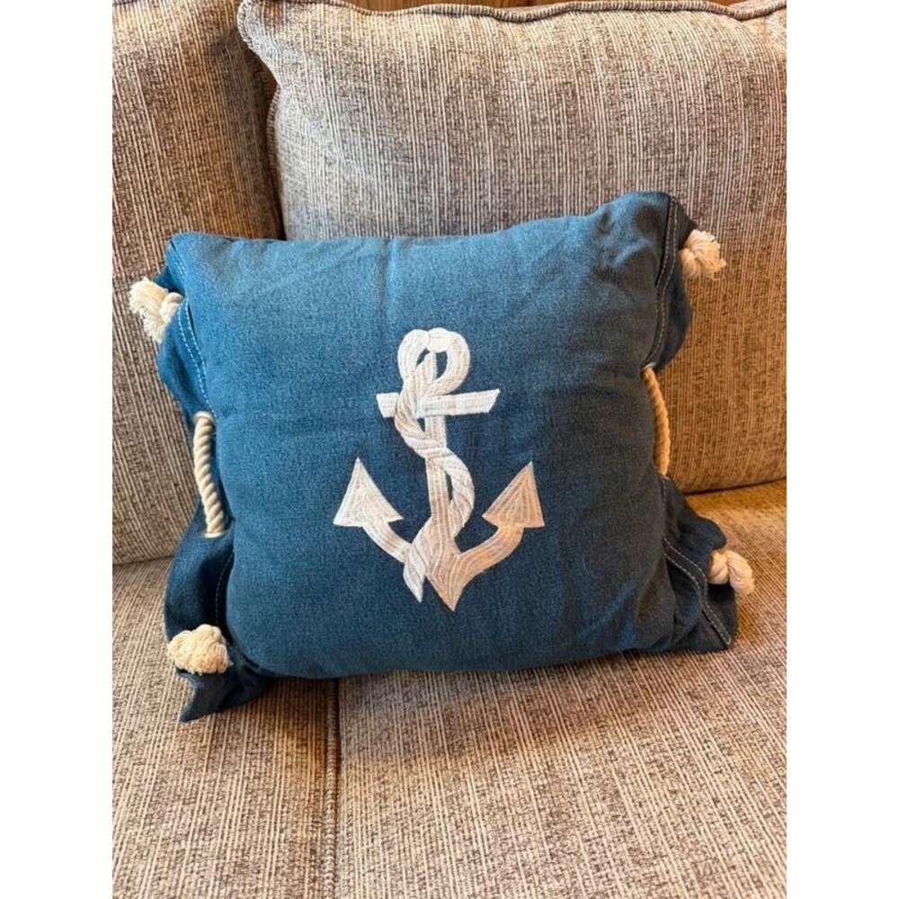 Anchor design throw pillow